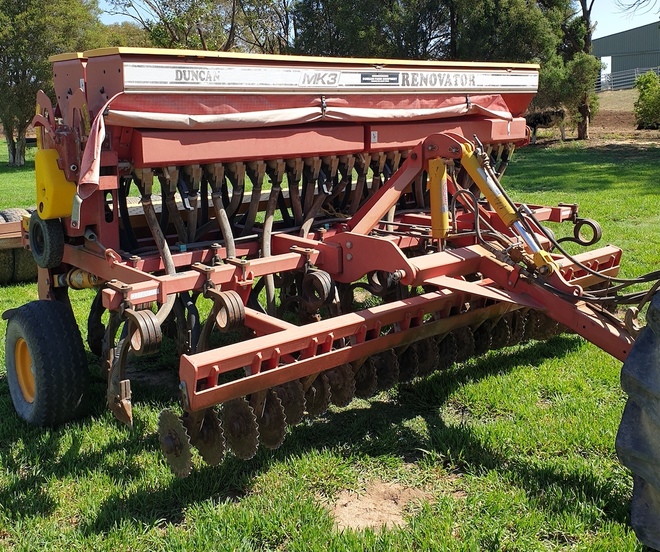 Duncan Renovator MK3 23 run Seeder Machinery & Equipment